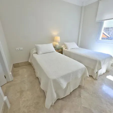 Adosada En Santa Clara * מארבלה