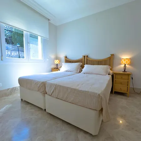 Adosada En Santa Clara * Marbella